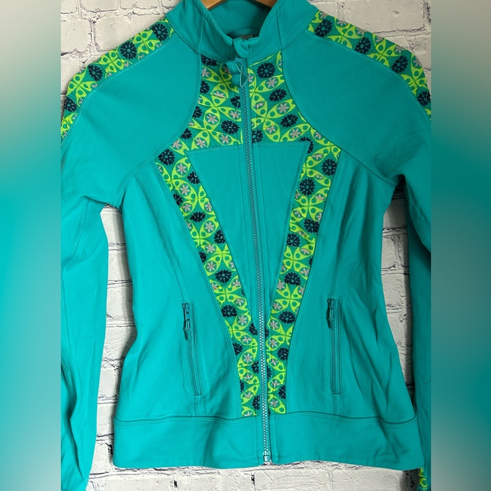 IVIVVA by LULULEMON girls size 14 full zip jacket